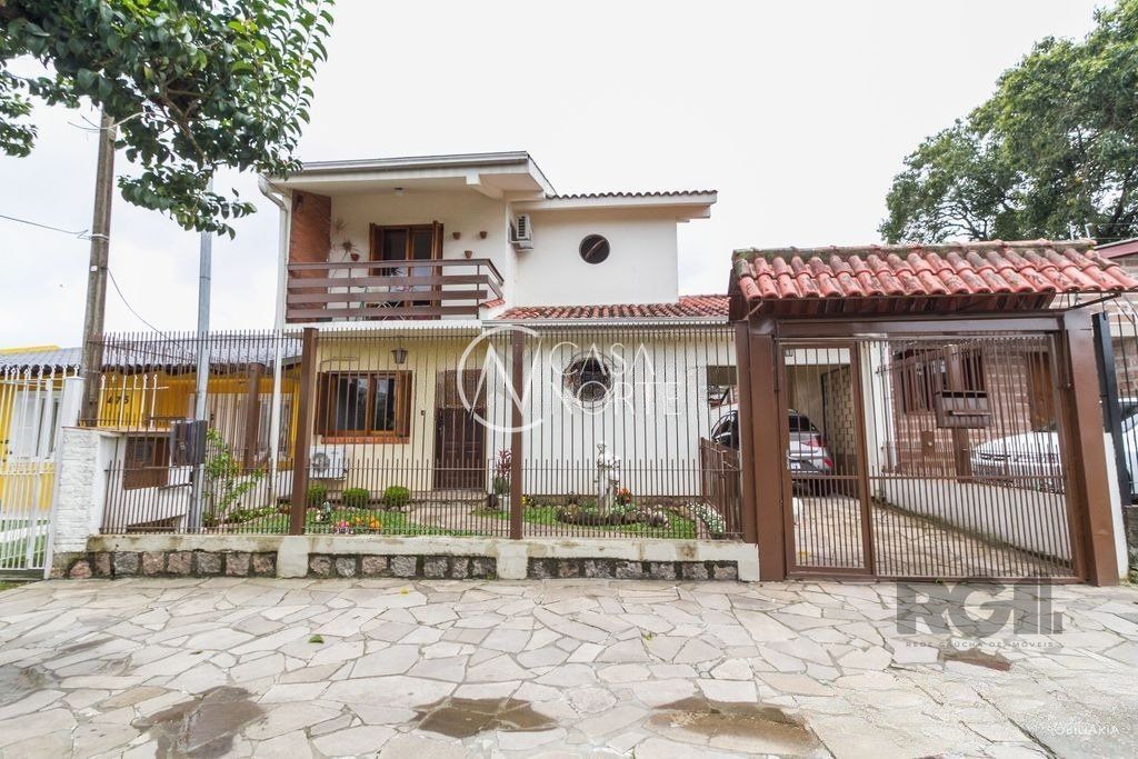 Casa à venda com 4 quartos, 207m², 1 suíte, 6 vagas, Rua Doutor Hermes Pacheco no bairro Aberta dos Morros em Porto Alegre