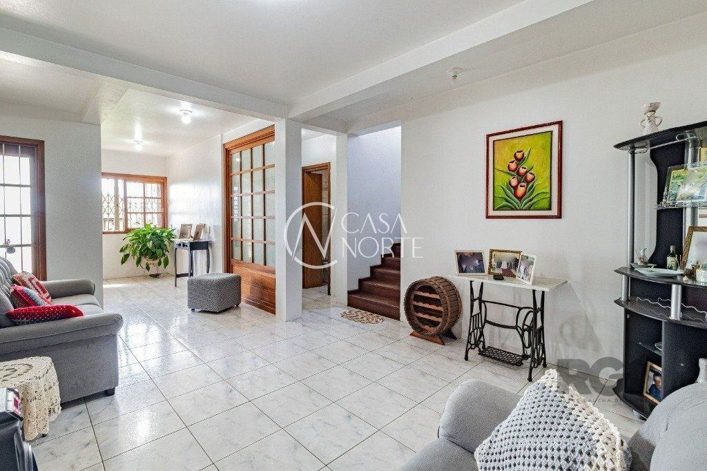 Casa à venda com 3 quartos, 267m², 1 suíte, 1 vaga, Rua Liberal no bairro Tristeza em Porto Alegre