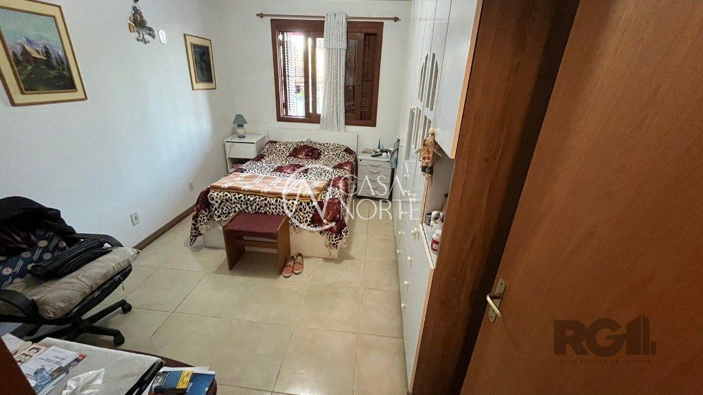Casa à venda com 2 quartos, 81m², 1 vaga, Rua Tenente Isolino Segobia no bairro Vila Nova em Porto Alegre