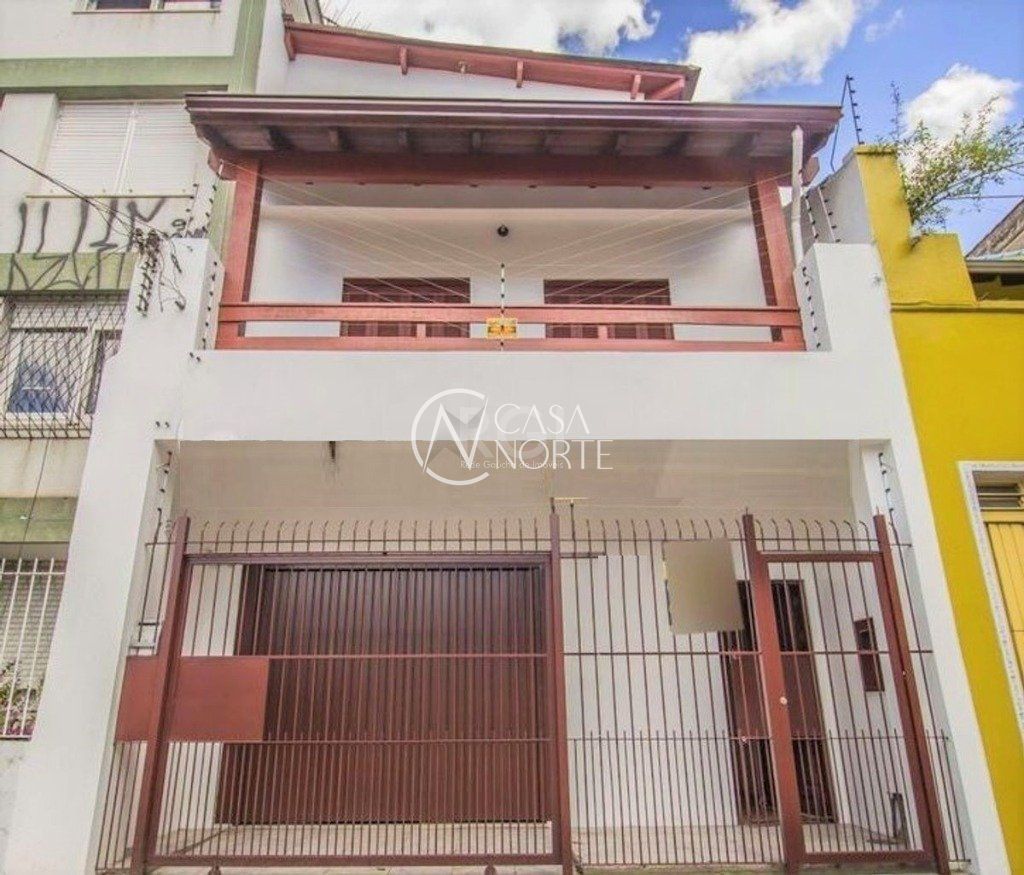 Casa à venda com 3 quartos, 440m², 2 suítes, 2 vagas, Rua Doutor Sebastião Leao no bairro Azenha em Porto Alegre