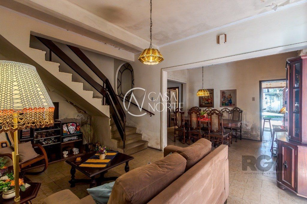 Casa à venda com 3 quartos, 262m², 1 suíte, 4 vagas, Rua Silva Só no bairro Santa Cecília em Porto Alegre