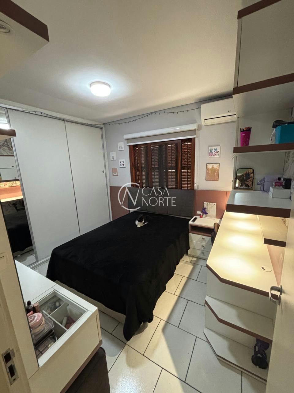 Casa à venda com 3 quartos, 137m², 1 suíte, 2 vagas, Rua Antônio Francisco Lisboa no bairro Rubem Berta em Porto Alegre