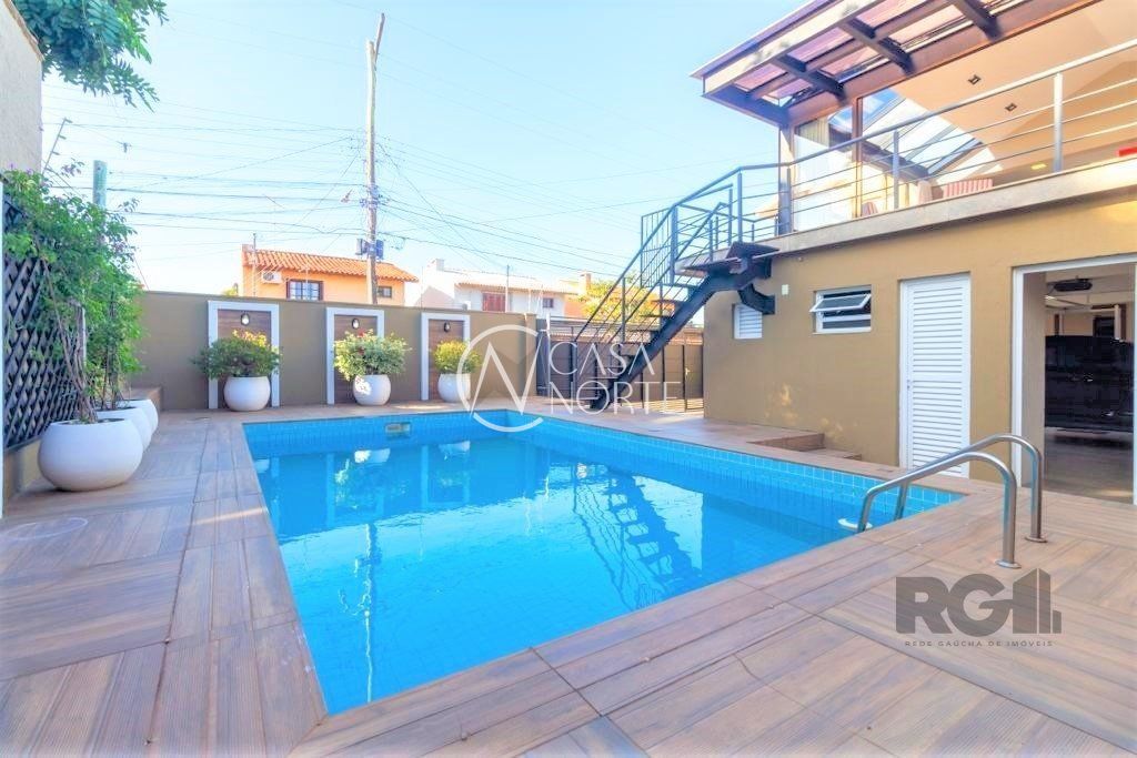 Casa à venda com 4 quartos, 380m², 3 suítes, 3 vagas, Rua Criciuma no bairro Guarujá em Porto Alegre