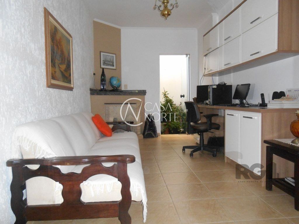 Casa à venda com 4 quartos, 300m², 1 suíte, 4 vagas, Rua Clarinda Antunes da Silva Bueno no bairro Agronomia em Porto Alegre