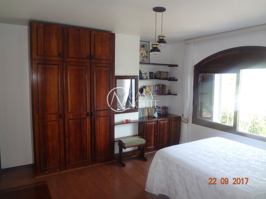 Casa à venda com 4 quartos, 365m², 2 suítes, 6 vagas, Rua Alcebiades Antônio dos Santos no bairro Nonoai em Porto Alegre