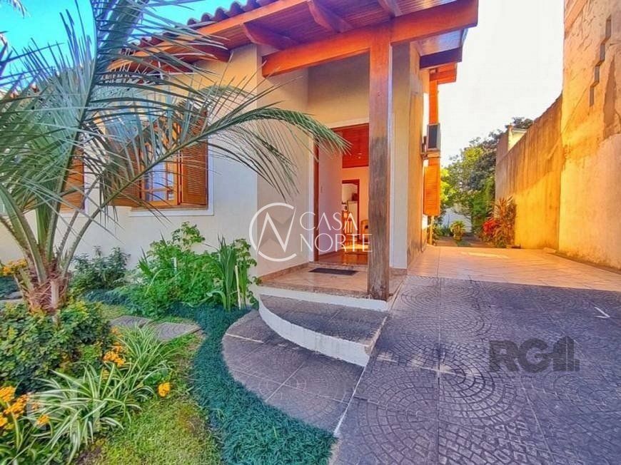 Casa à venda com 3 quartos, 99m², 1 suíte, 3 vagas, Rua Candido Portinari no bairro São Sebastião em Porto Alegre