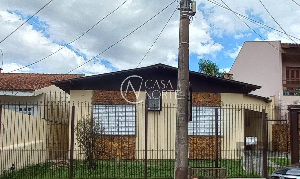 Casa à venda com 3 quartos, 162m², 1 suíte, 4 vagas, Rua Dom Jaime de Barros Câmara no bairro Sarandi em Porto Alegre