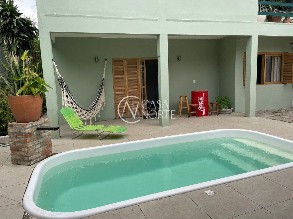 Casa à venda com 3 quartos, 260m², 2 suítes, 2 vagas, Travessa Fortaleza no bairro Nonoai em Porto Alegre