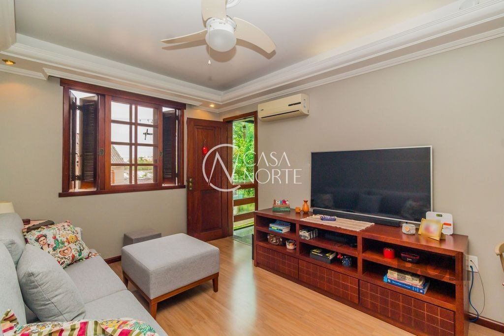 Casa à venda com 4 quartos, 281m², 1 suíte, 3 vagas, Rua Bento Rosa no bairro Sarandi em Porto Alegre