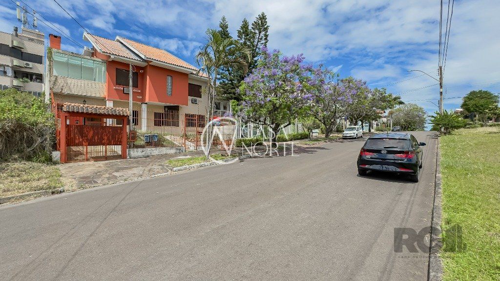 Casa à venda com 4 quartos, 430m², 3 suítes, 6 vagas, Rua Joel Halpern no bairro Jardim Itu em Porto Alegre