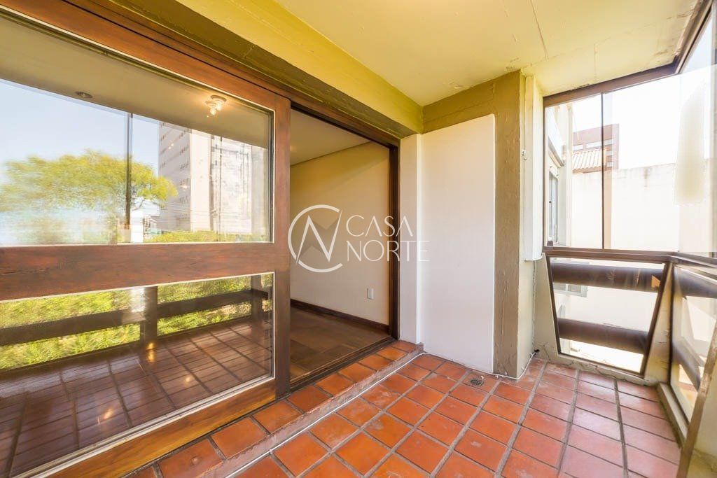 Apartamento à venda com 3 quartos, 116m², 1 suíte, 1 vaga, Avenida Carlos Gomes no bairro Auxiliadora em Porto Alegre