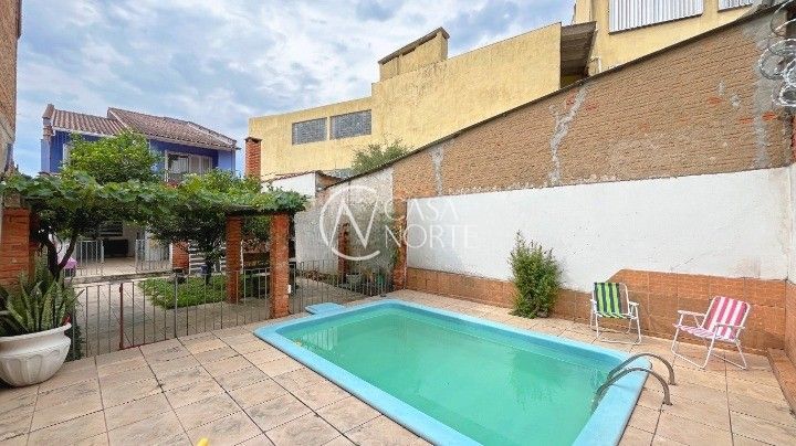 Casa à venda com 4 quartos, 223m², 1 suíte, 3 vagas, Rua Lima no bairro Vila João Pessoa em Porto Alegre