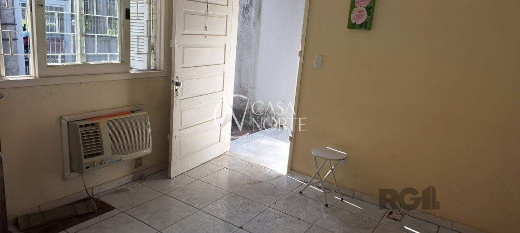 Casa à venda com 4 quartos, 117m², 2 vagas, Rua José Viero no bairro Rubem Berta em Porto Alegre