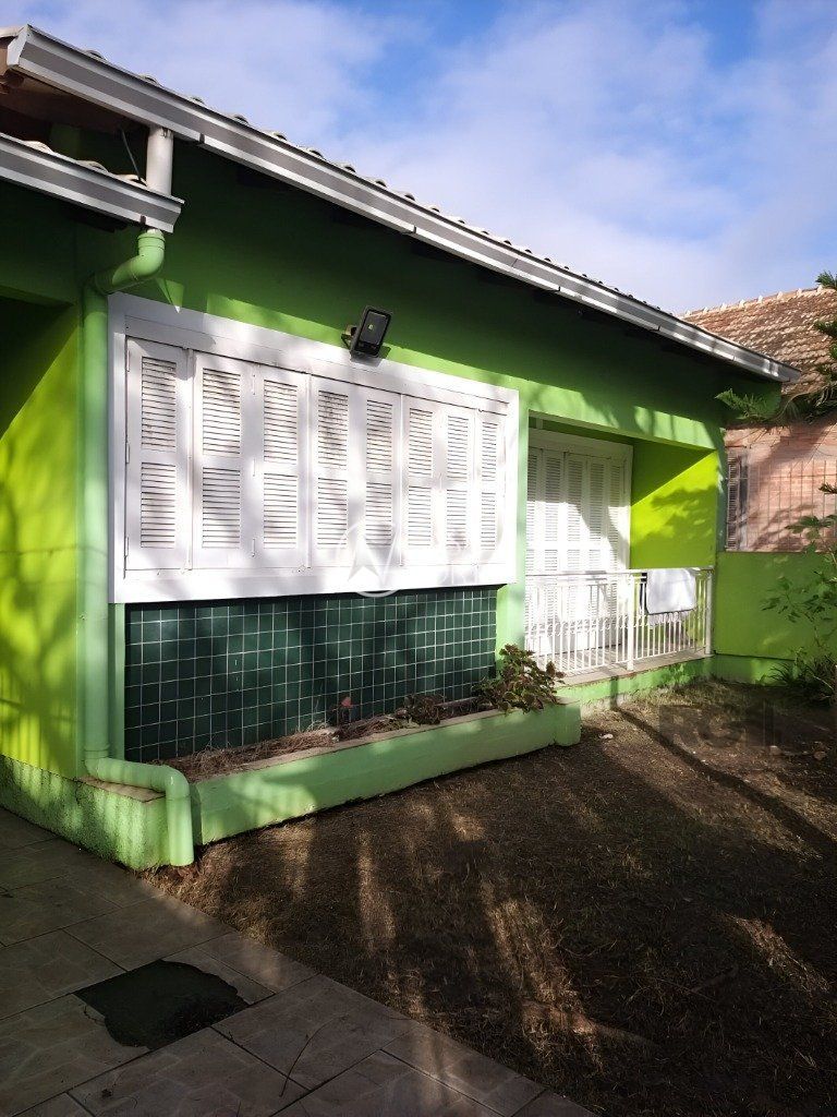 Casa à venda com 4 quartos, 213m², 2 vagas, Rua Jorge Mello Guimarães no bairro Belém Novo em Porto Alegre