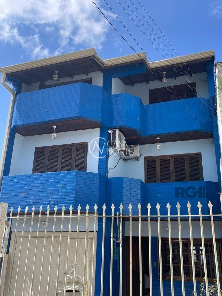 Casa à venda com 4 quartos, 420m², 1 suíte, 3 vagas, Rua Sílvio Romero no bairro Partenon em Porto Alegre