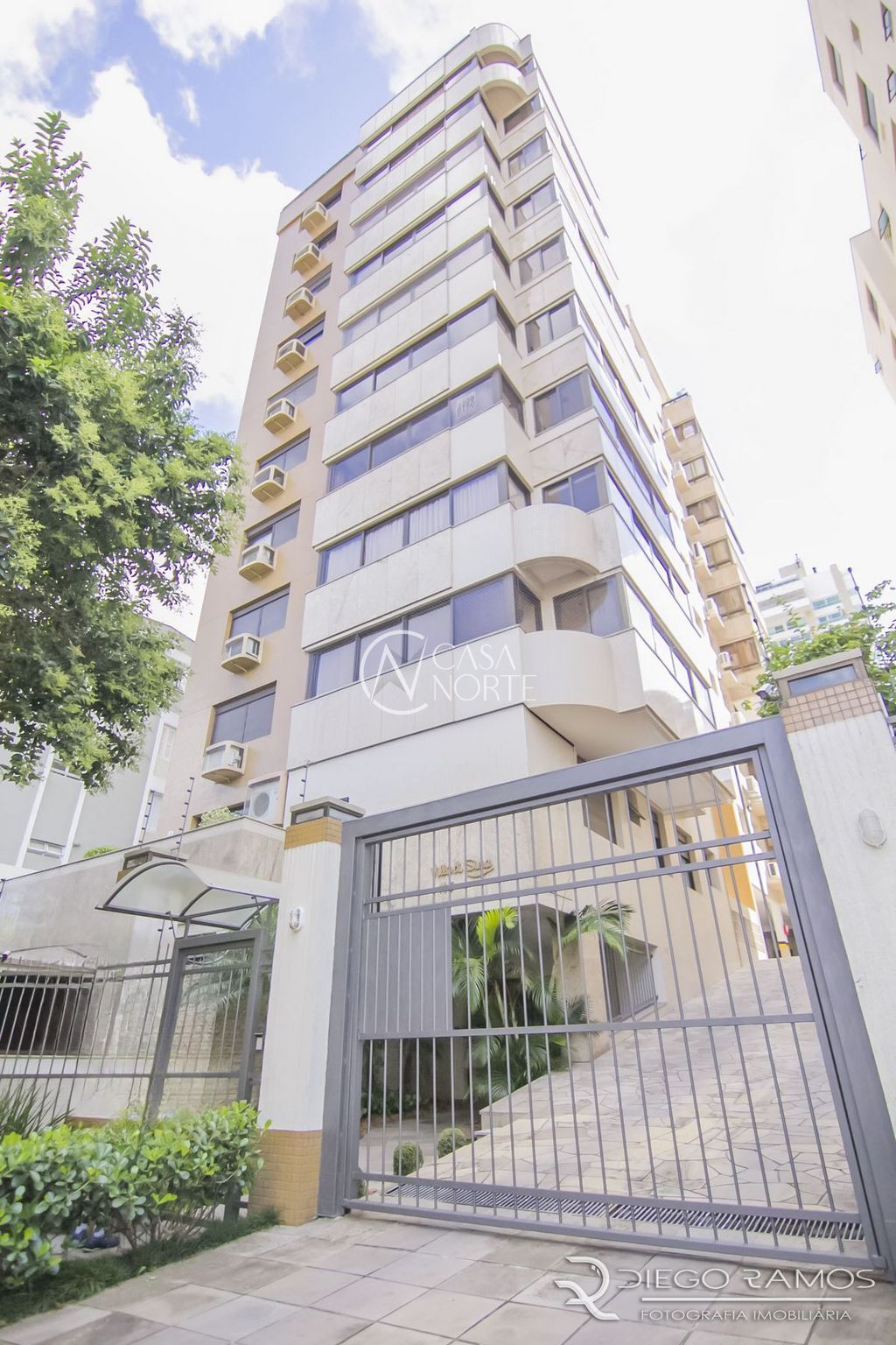 Apartamento Garden à venda com 3 quartos, 118m², 1 suíte, 2 vagas, Rua Sinimbú no bairro Petrópolis em Porto Alegre