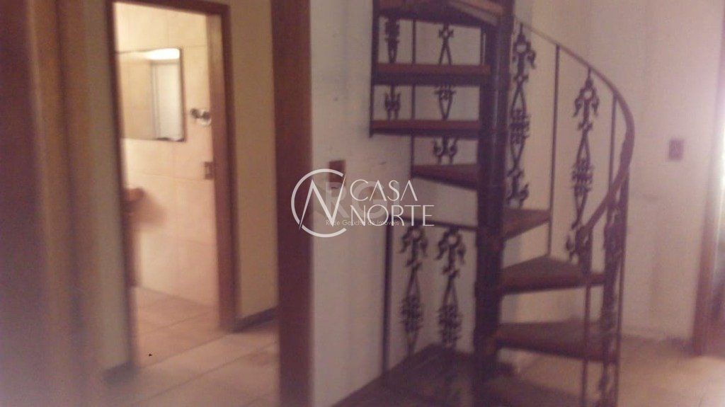 Casa à venda com 2 quartos, 244m², 4 vagas, Travessa Irmaos Calvet no bairro Teresópolis em Porto Alegre