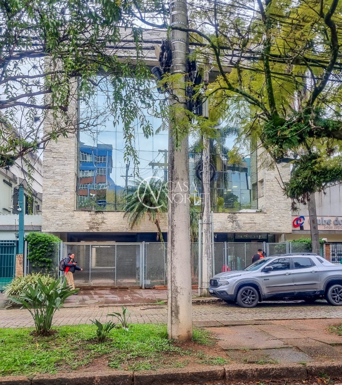 Sala Comercial à venda , 84m², 1 vaga, Avenida Bastian no bairro Menino Deus em Porto Alegre