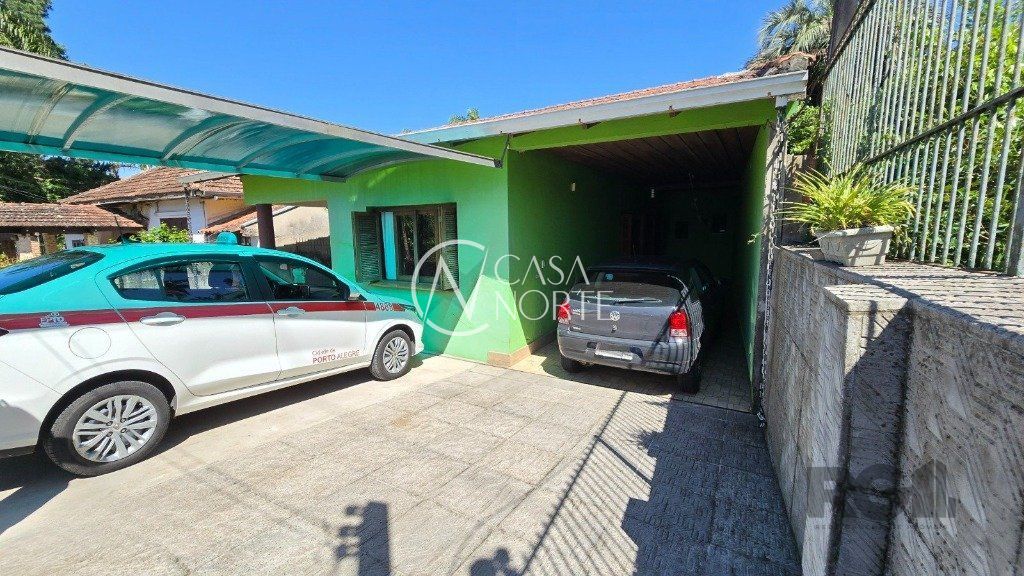 Casa à venda com 3 quartos, 161m², 4 vagas, Estrada Francisca de Oliveira Vieira no bairro Belém Novo em Porto Alegre