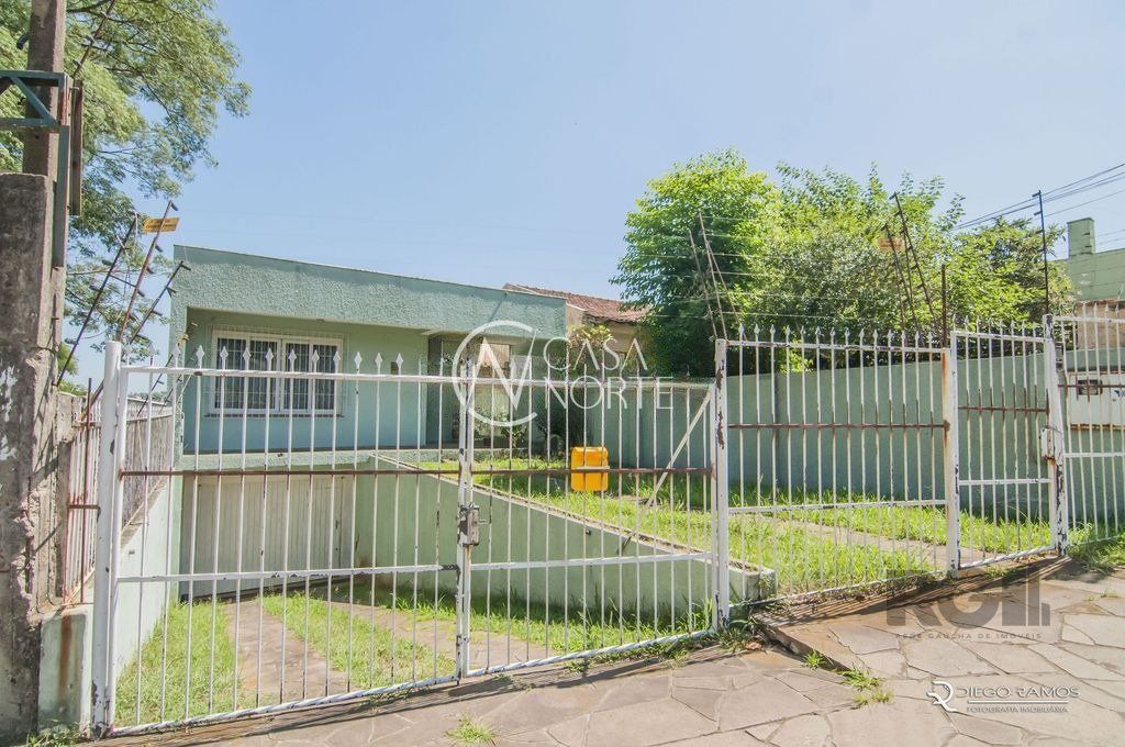 Casa à venda com 3 quartos, 220m², 1 suíte, 3 vagas, Rua Intendente Alfredo Azevedo no bairro Glória em Porto Alegre