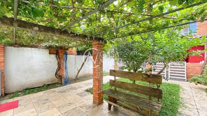 Casa à venda com 4 quartos, 223m², 1 suíte, 3 vagas, Rua Lima no bairro Vila João Pessoa em Porto Alegre