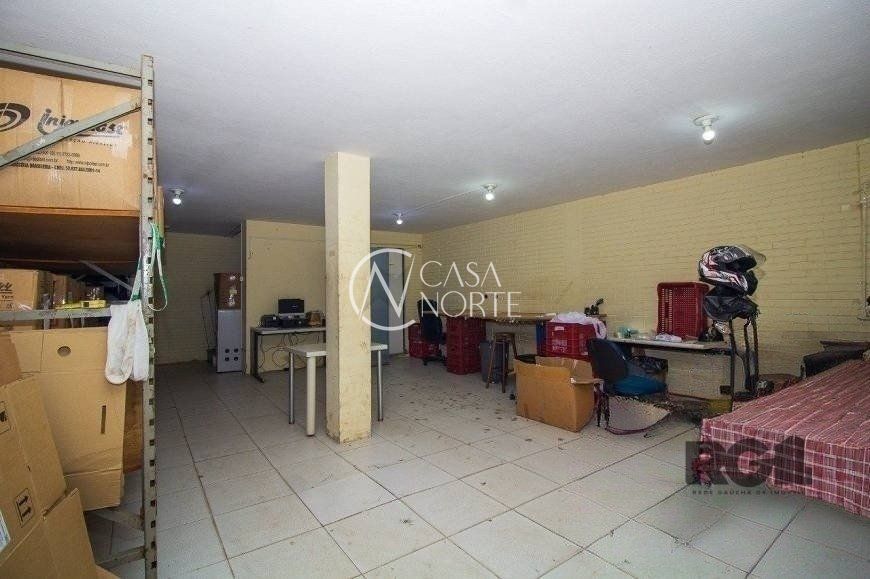 Pavilhão à venda , 675m², 3 vagas, Rua Álvaro Chaves no bairro Floresta em Porto Alegre