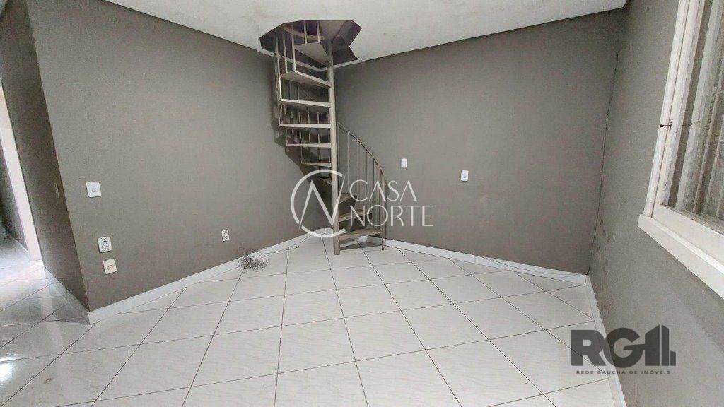 Casa à venda com 3 quartos, 200m², 1 suíte, 3 vagas, Rua Damasco no bairro Azenha em Porto Alegre