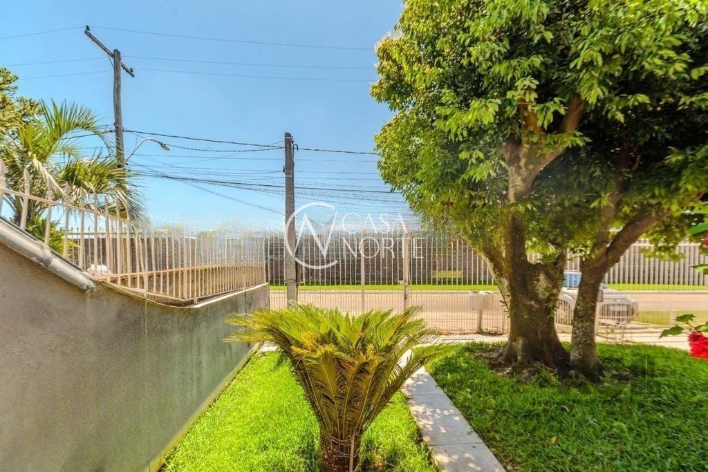 Casa à venda com 3 quartos, 72m², 1 suíte, 3 vagas, Rua dos Maias no bairro Rubem Berta em Porto Alegre