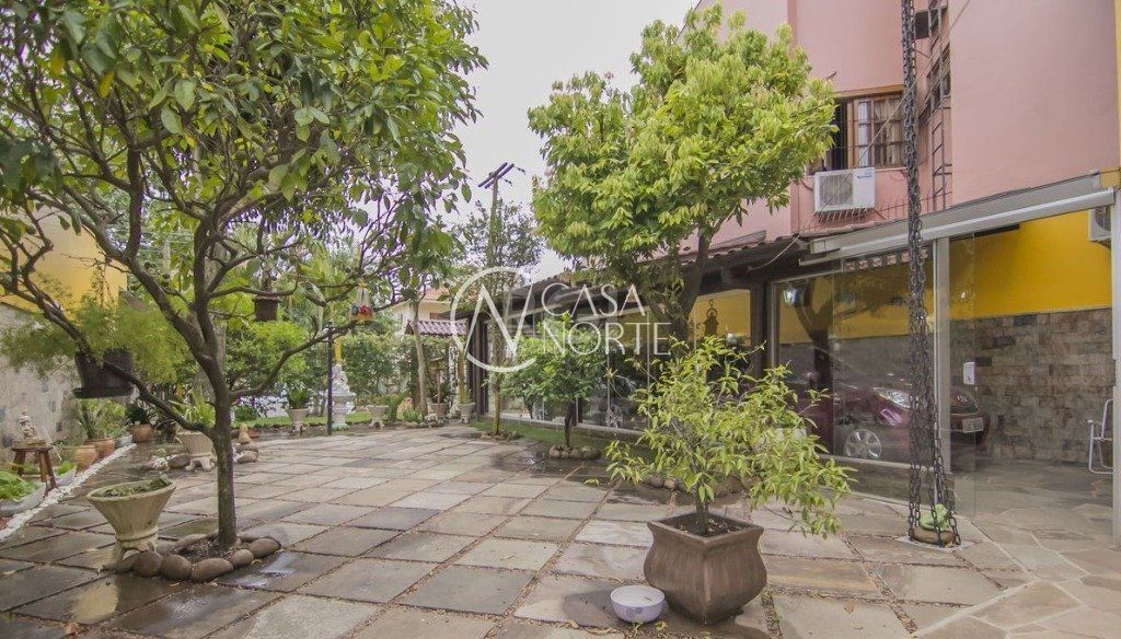 Casa à venda com 3 quartos, 252m², 1 suíte, 3 vagas, Rua Lola de Oliveira no bairro Parque Santa Fé em Porto Alegre