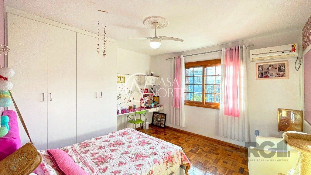 Casa à venda com 4 quartos, 206m², 1 suíte, 4 vagas, Rua Professor Demophilo Xavier no bairro Glória em Porto Alegre