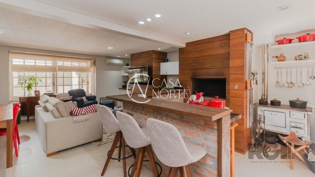 Casa de Condomínio à venda com 3 quartos, 249m², 1 suíte, 4 vagas, Rua Conde da Figueira no bairro Vila Jardim em Porto Alegre