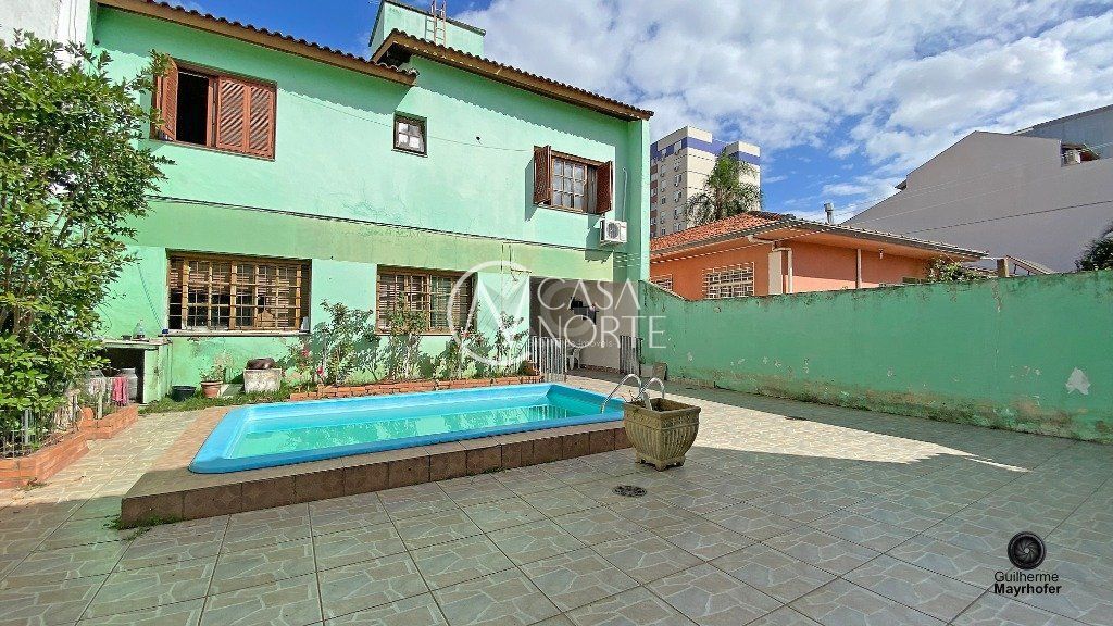 Casa à venda com 5 quartos, 400m², 1 suíte, 3 vagas, Rua Leite de Castro no bairro Jardim Itu em Porto Alegre