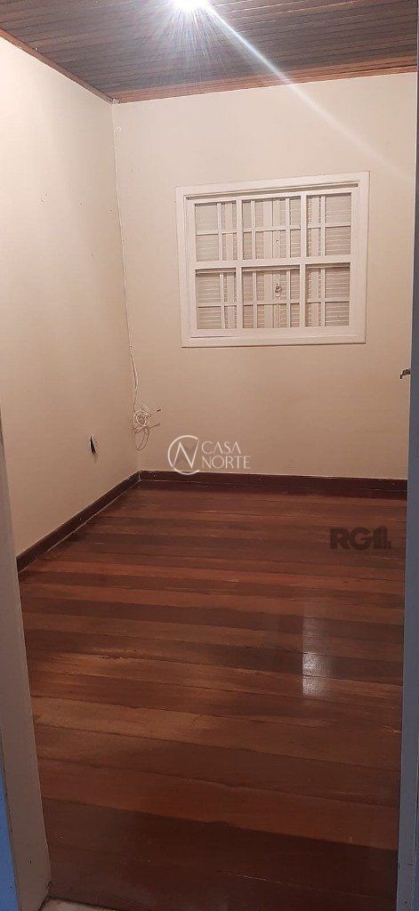 Casa à venda com 3 quartos, 110m², 1 suíte, 2 vagas, Rua Tropeiro no bairro Campo Novo em Porto Alegre