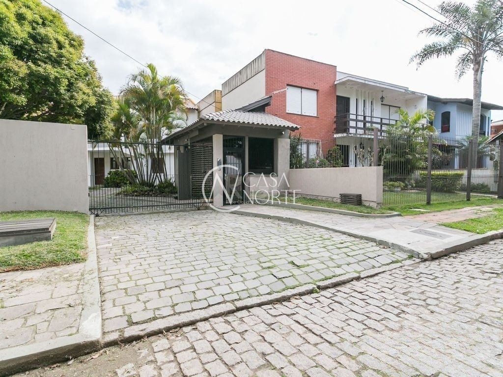 Casa de Condomínio à venda com 3 quartos, 350m², 2 suítes, 2 vagas, Rua Conrado Ferrari no bairro Jardim Isabel em Porto Alegre