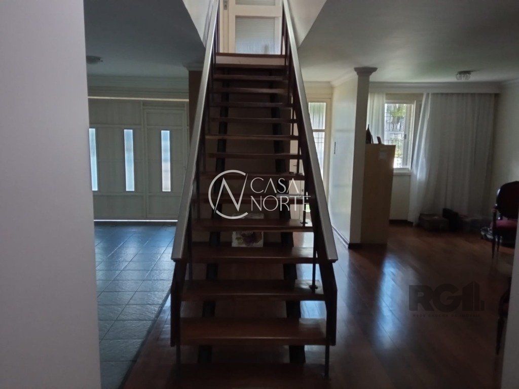 Casa à venda com 4 quartos, 330m², 1 suíte, 3 vagas, Rua Fagundes Varela no bairro Santo Antônio em Porto Alegre