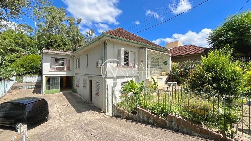Casa à venda com 4 quartos, 300m², 1 suíte, 2 vagas, Rua Marechal Mesquita no bairro Teresópolis em Porto Alegre