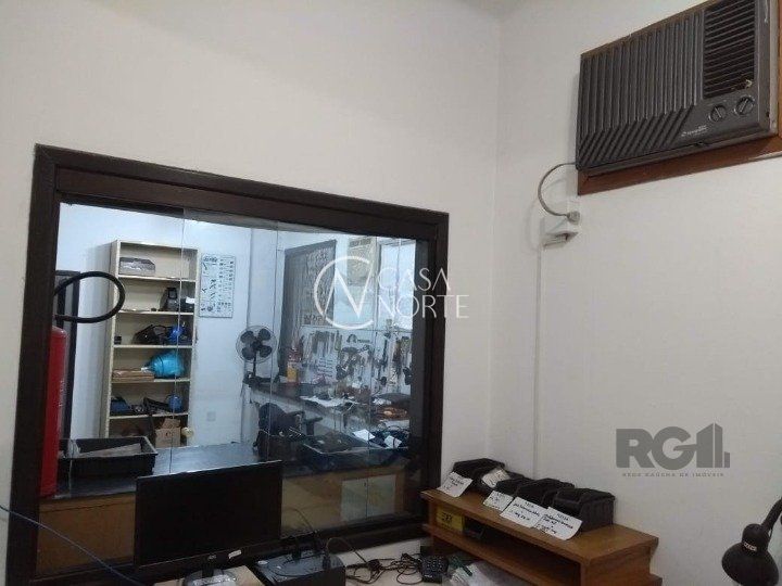 Casa Comercial à venda  com 550m², Avenida Teresópolis no bairro Teresópolis em Porto Alegre