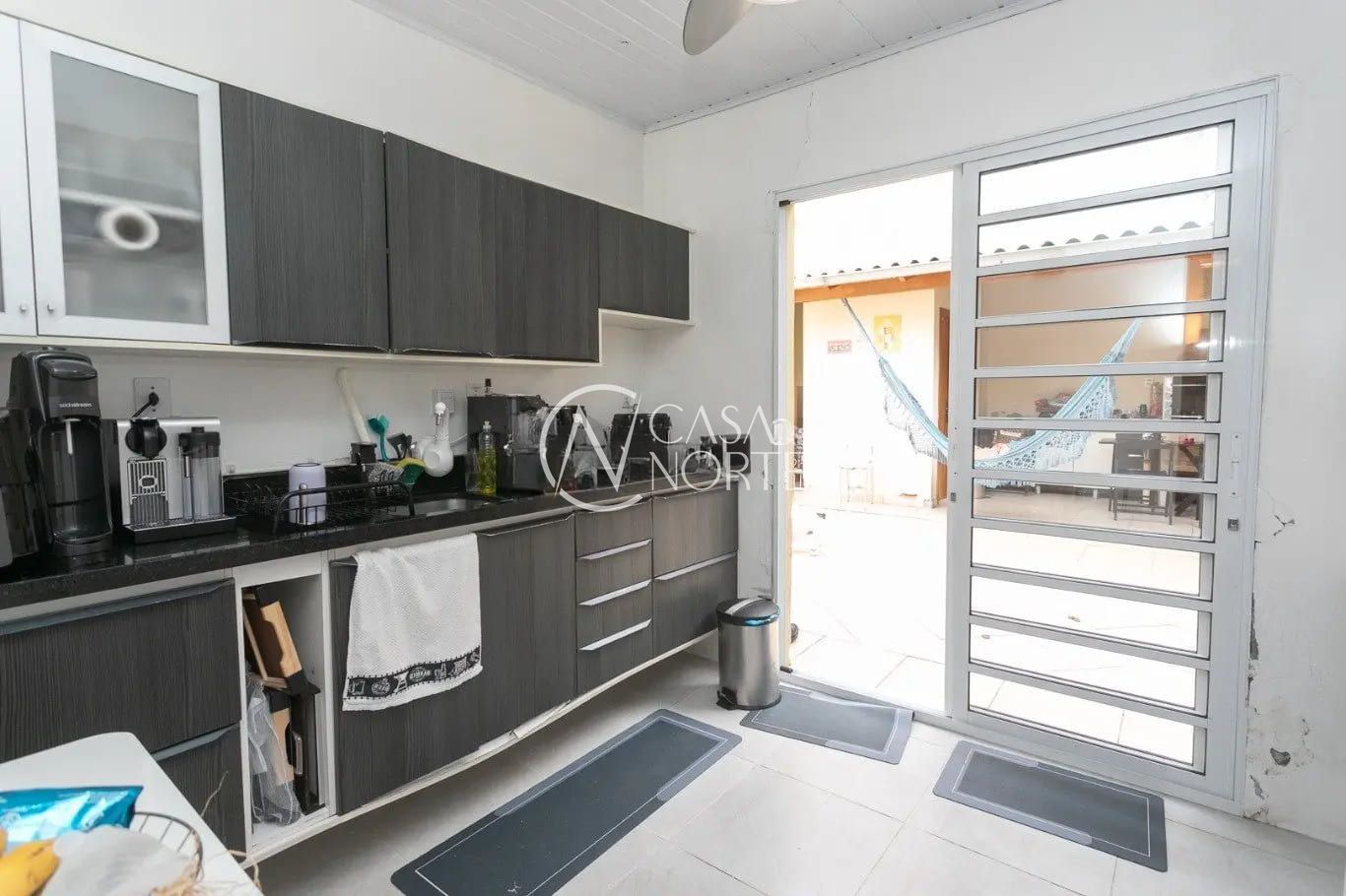 Casa à venda com 2 quartos, 109m², 3 vagas, Rua Sílvio Romero no bairro Partenon em Porto Alegre