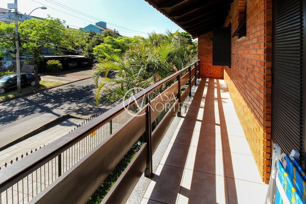 Casa à venda com 6 quartos, 405m², 1 suíte, 4 vagas, Avenida Sargento Manoel Raymundo Soares no bairro Jardim Carvalho em Porto Alegre