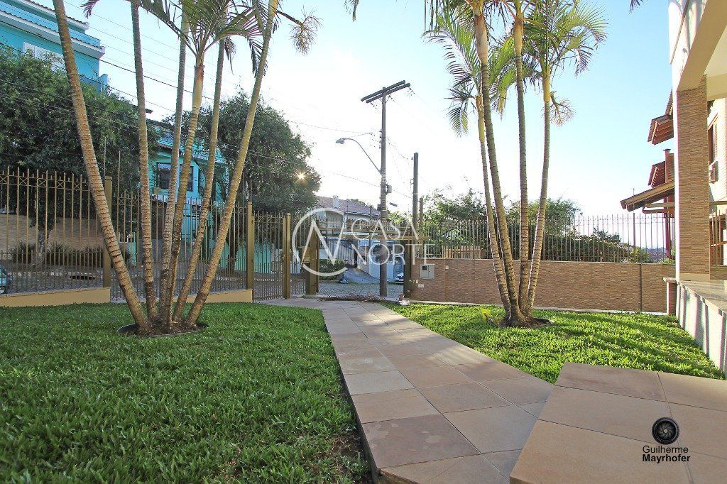 Casa à venda com 4 quartos, 445m², 4 suítes, 4 vagas, Rua Pedro Carneiro Pereira no bairro Teresópolis em Porto Alegre