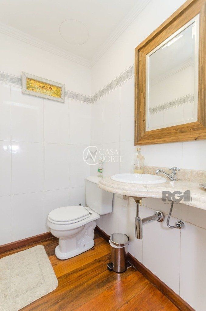 Casa à venda com 3 quartos, 379m², 2 suítes, 4 vagas, Rua Cassino no bairro Ipanema em Porto Alegre