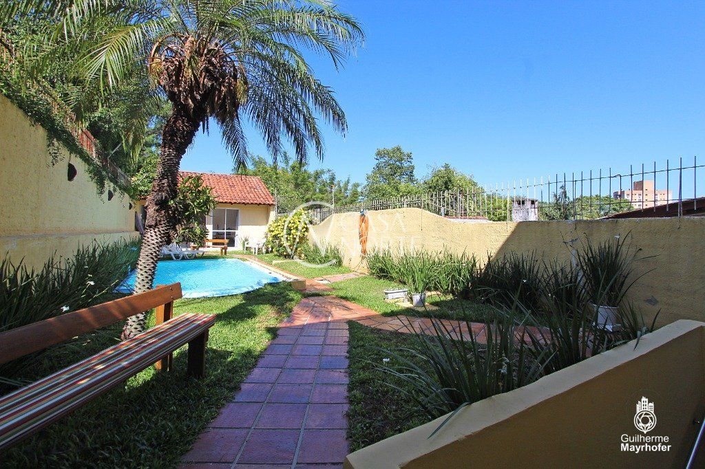 Casa à venda com 5 quartos, 240m², 1 suíte, 3 vagas, Rua Mariano de Matos no bairro Santa Tereza em Porto Alegre