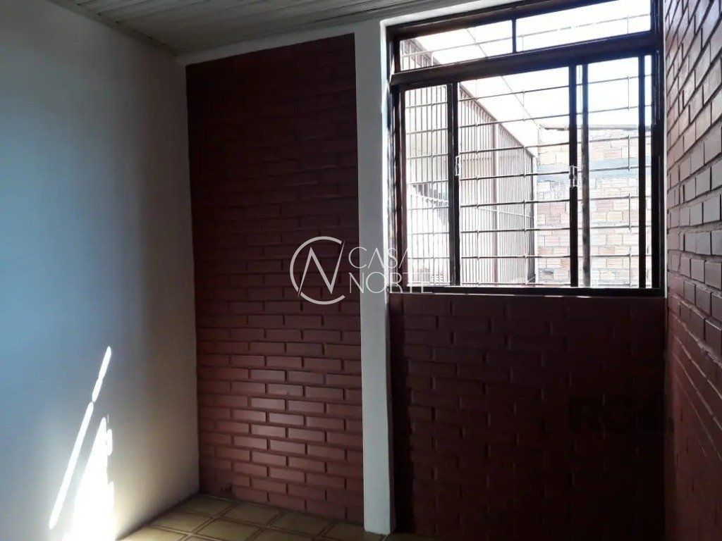 Casa à venda com 5 quartos, 268m², 3 vagas, Rua Sezefredo Ignácio de Oliveira no bairro Passo das Pedras em Porto Alegre