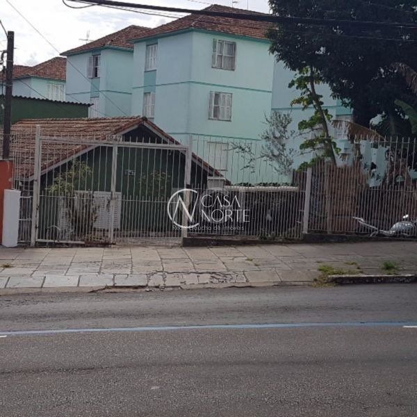 Casa à venda com 4 quartos, 164m², 3 vagas, Avenida da Cavalhada no bairro Cavalhada em Porto Alegre