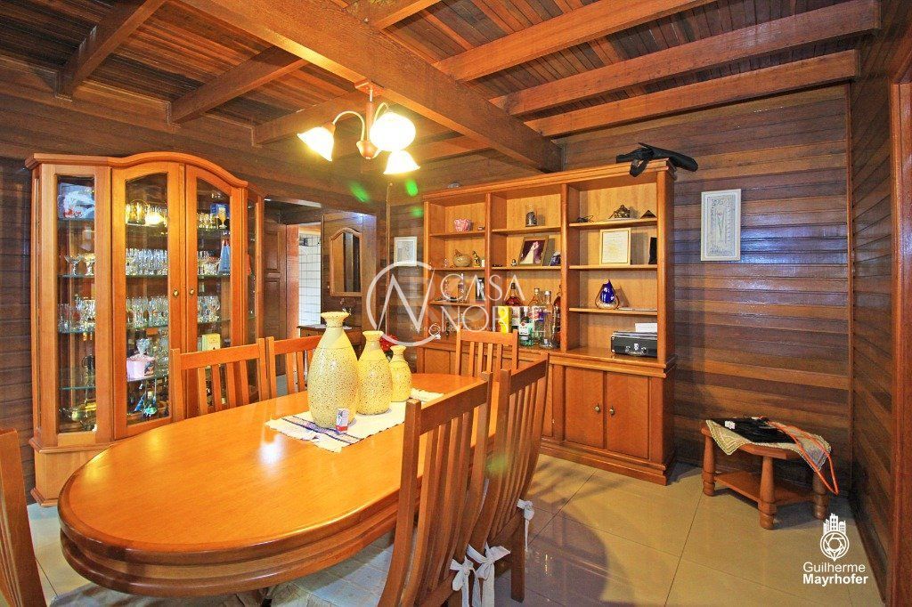 Casa à venda com 3 quartos, 235m², 1 suíte, 3 vagas, Rua Zeferino Dias no bairro Sarandi em Porto Alegre