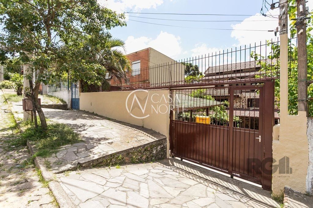 Casa à venda com 5 quartos, 415m², 1 suíte, 4 vagas, Rua Ursa Maior no bairro Cristal em Porto Alegre