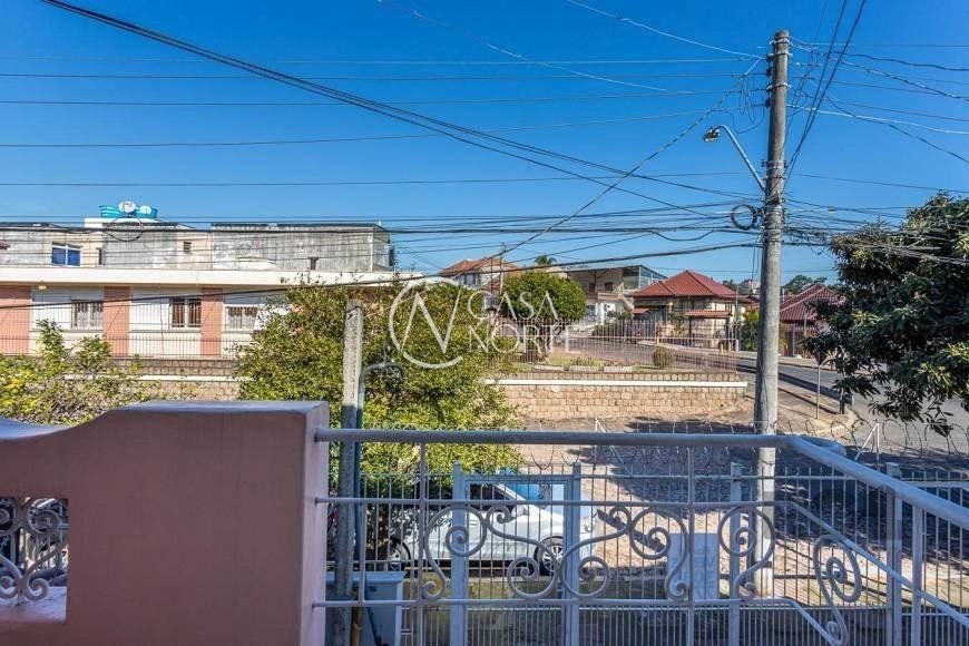 Casa à venda com 4 quartos, 165m², 2 vagas, Rua Nossa Senhora Medianeira no bairro Medianeira em Porto Alegre