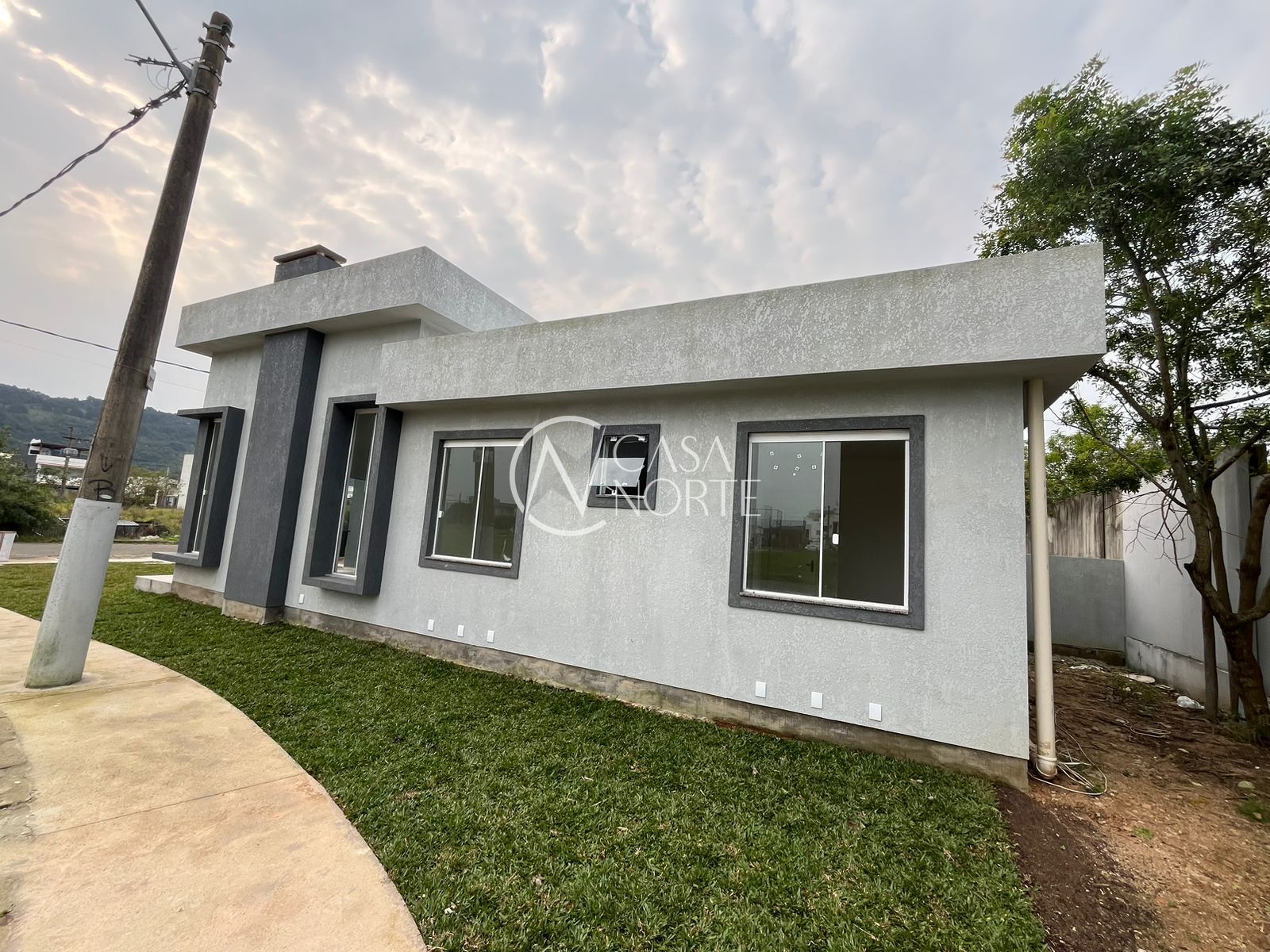 Casa à venda com 3 quartos, 90m², 1 suíte, 2 vagas, Rua Ney Gomes Martins no bairro Aberta dos Morros em Porto Alegre