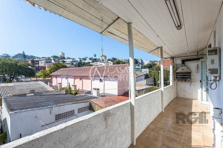 Casa à venda com 4 quartos, 165m², 2 vagas, Rua Nossa Senhora Medianeira no bairro Medianeira em Porto Alegre