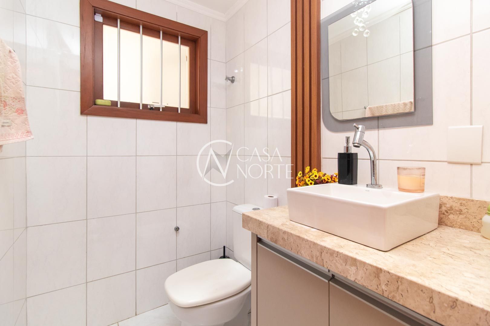 Casa à venda com 3 quartos, 195m², 1 suíte, 2 vagas, Rua Cícero Viana no bairro Hípica em Porto Alegre